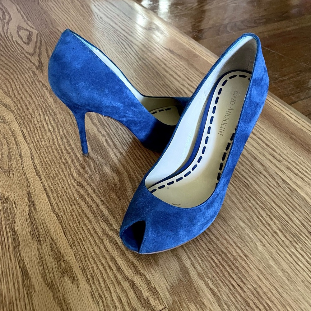 Elegant Enzo Angiolini cristle dark blue pump